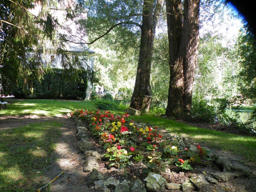 Logis Le Moulin Fleuri Hotel Veigné Eksteriør billede